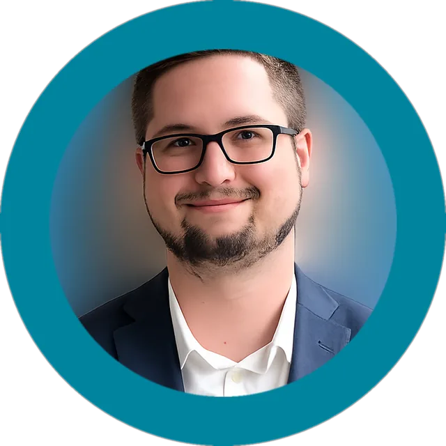 Julien Dutartre, en chemise claire, de face, dans un médaillon bleu-vert